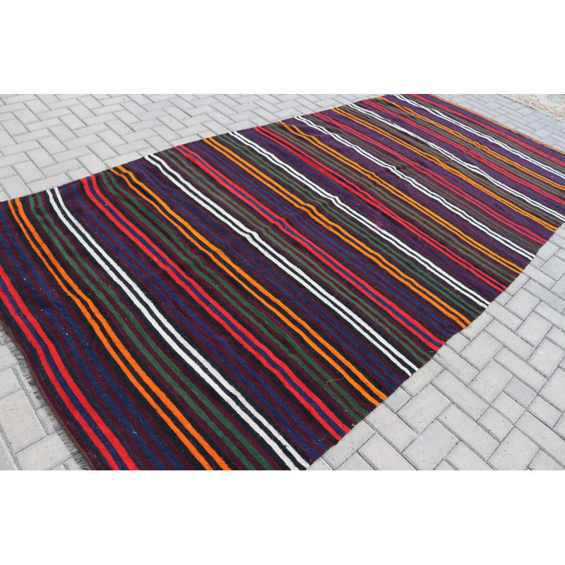 Tapis turc kilim tissé à la main avec des rayures colorées pour un décor unique
