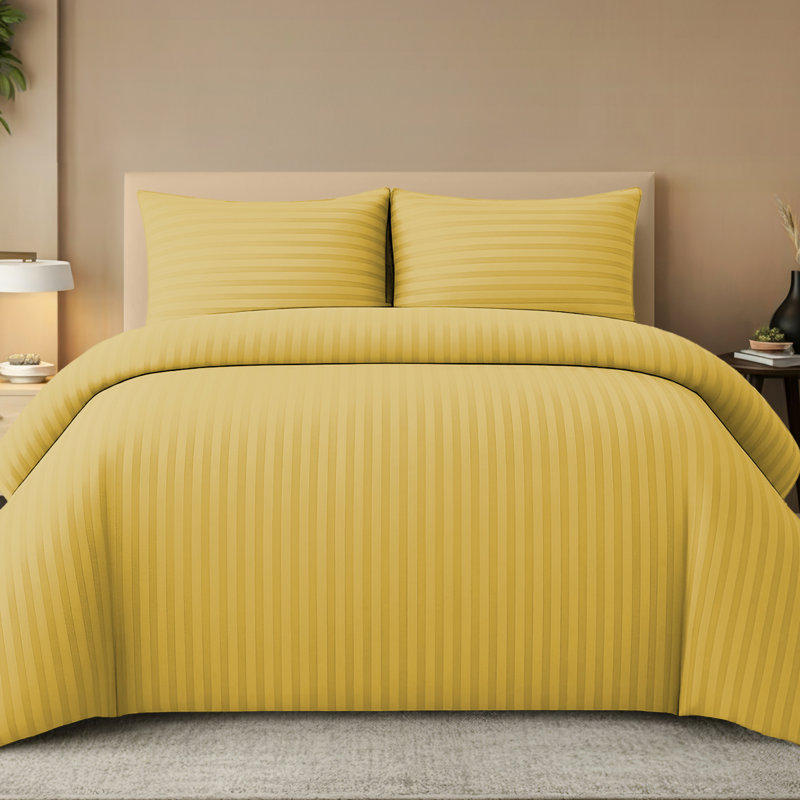 Embossed Stripe Microfibre Duvet Cover Set Breathable with Zipper Closure, Kingsize Duvet Cover Set + 4 Additional Pieces