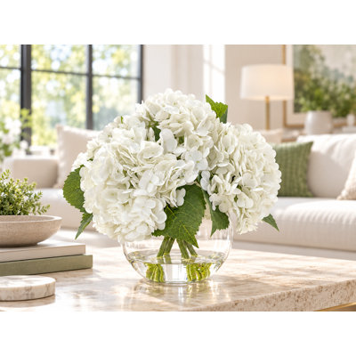 Véritable hydrangée dans un vase