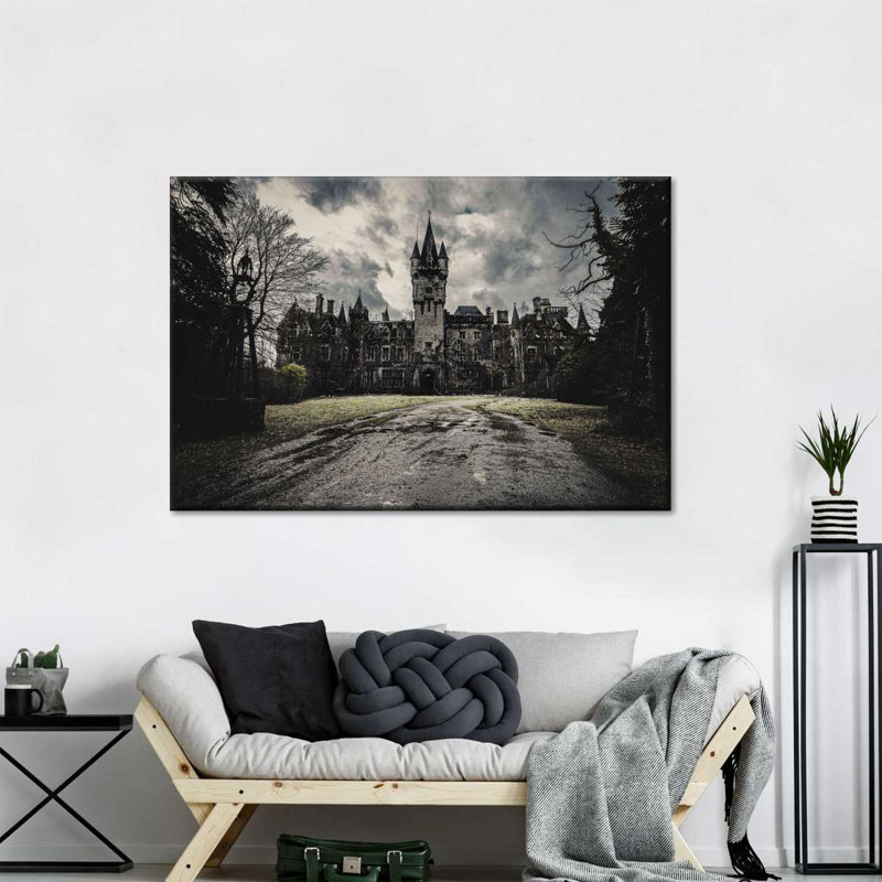 «Haunted Castle», reproduction sur toile, H 24 po x l 36 po x P 1,25 po
