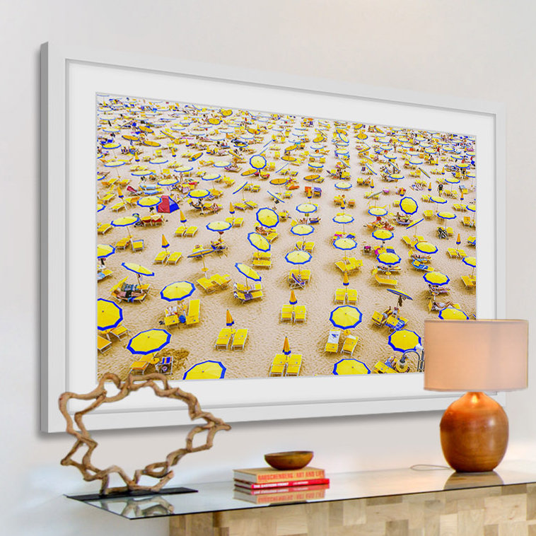 « yellow parasols », reproduction d’art encadrée, H 20 po x l 30 po x P 1,5 po