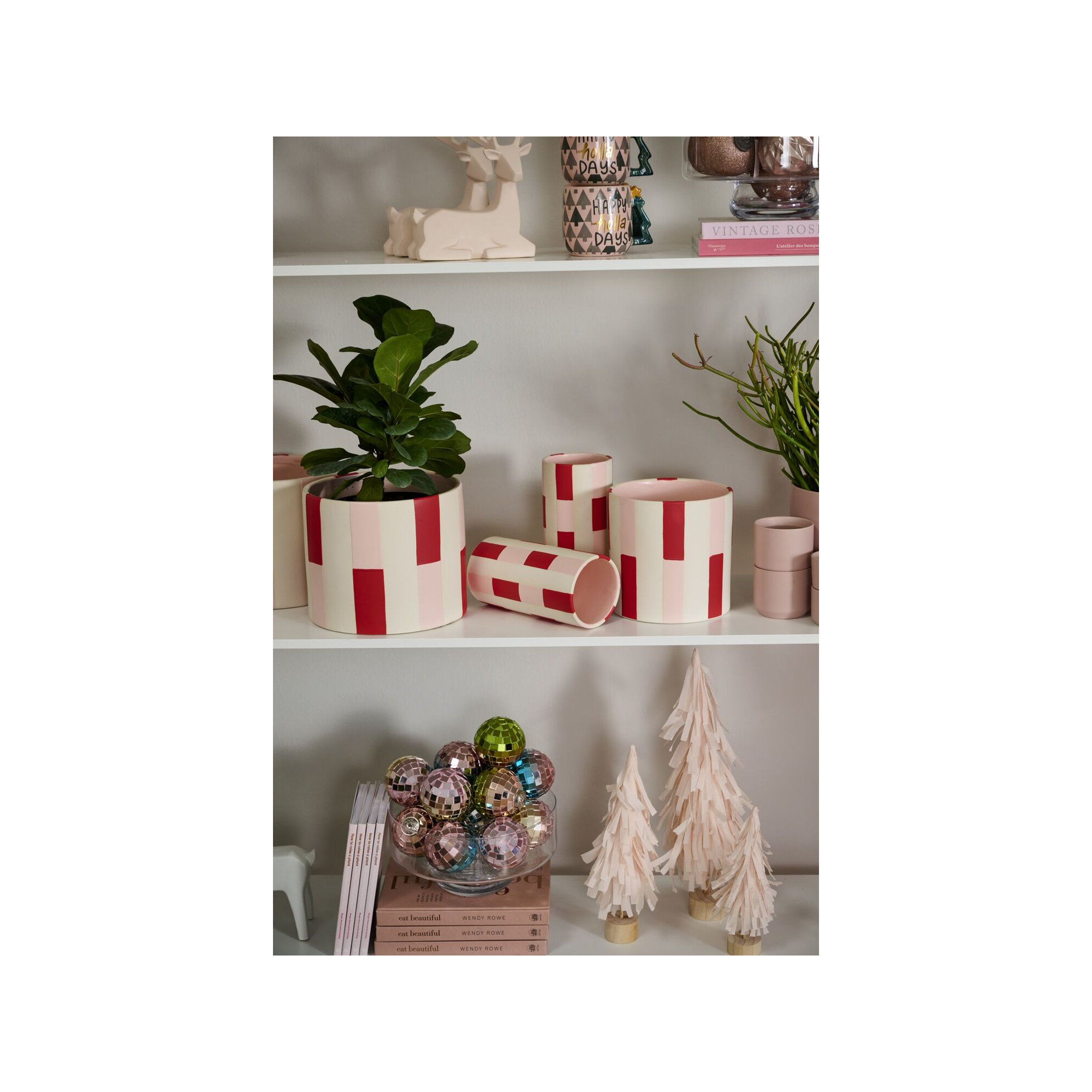 Pot 8.75"x 7.25", 6.75" H x 6.75" W x 6.75" D