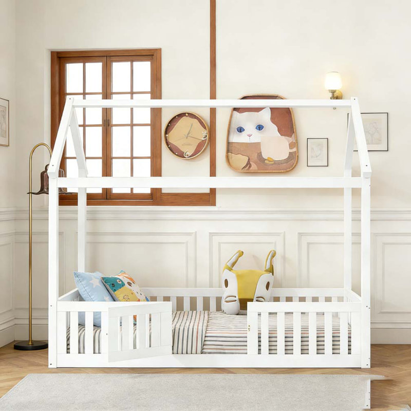 Lit simple en bois avec clôture