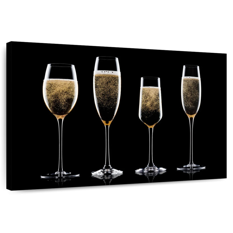 Quatre verres à champagne Yarlin, H 34 po x l 51 po