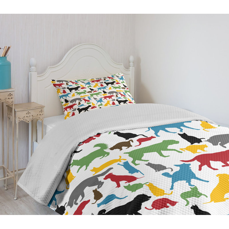 Colorful Cats and Dogs Twin Bedspread Set in White Polyester