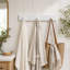 Support mural pour porte-peignoir, salle de bain, placard et entrée en bois blanc Dalton