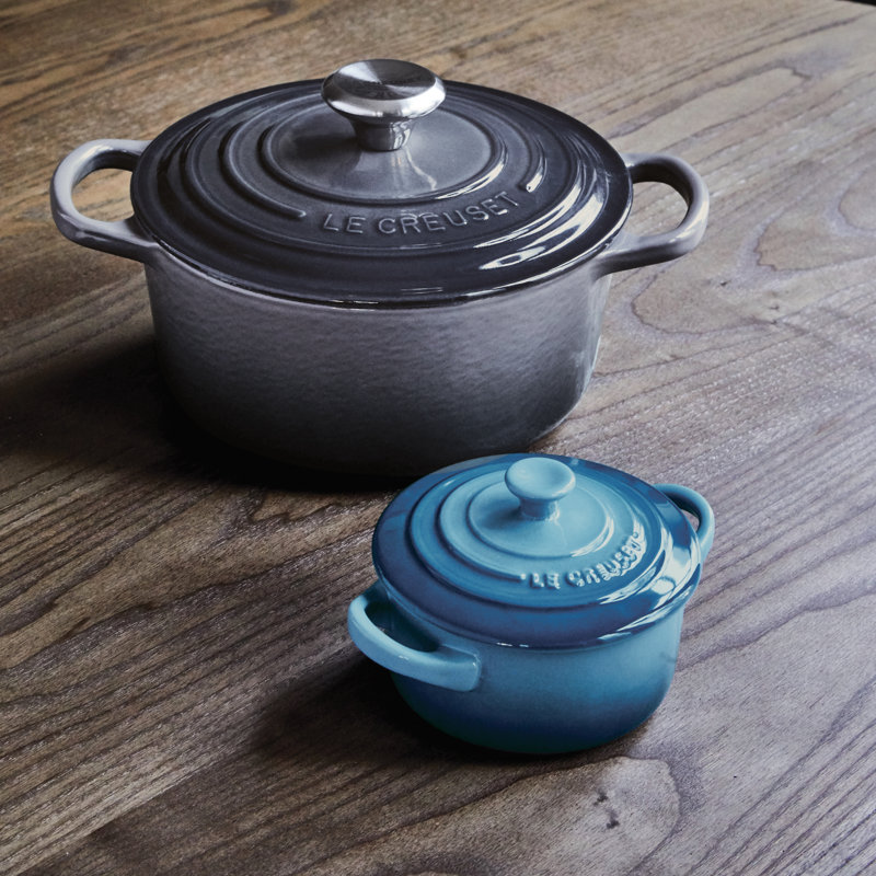 Le Creuset Signature Enameled Cast Iron Round Dutch Oven with Lid, Oyster, 7.25 quarts