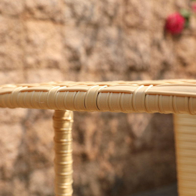 Table de bout d'extérieur à 2 niveaux pour patio en osier avec plateau en verre trempé et table de bout en PE