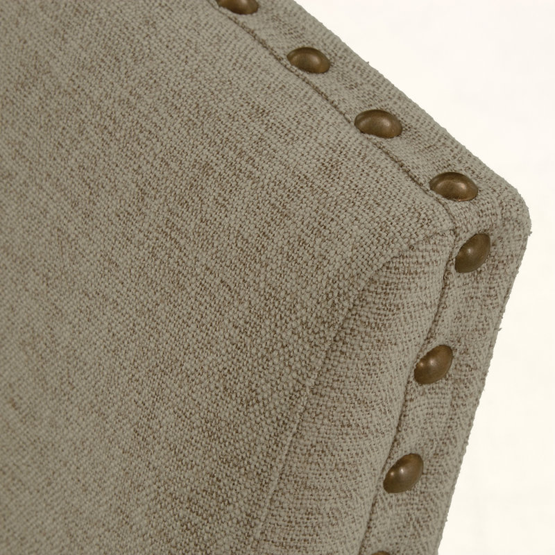 Ensemble de 2 fauteuils en bois beige avec garniture cloutée en tissu beige