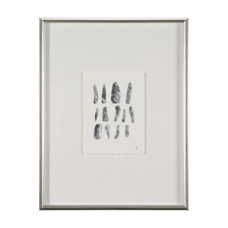 «Silver Pebbles» par Hardip Kaur, reproduction d'art encadrée sous verre