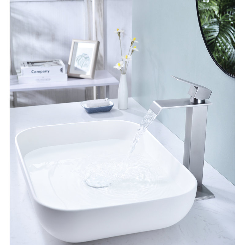 Robinet de lavabo de salle de bain à poignée simple en nickel brossé et accrédité, débit de 1,2 gallon par minute, bonde escamotable, installation facile vérifiée, installation