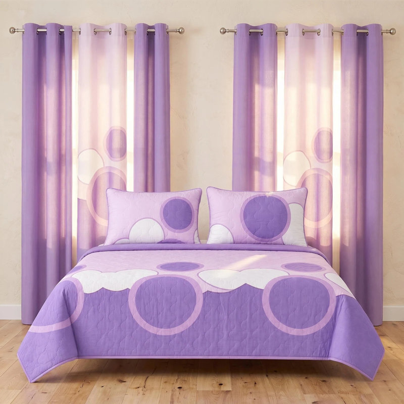 Ensemble de 9 pièces en microfibre violette à motifs géométriques circulaires comprenant un couvre-lit, des rideaux, 2 taies d'oreiller et 6 panneaux à œillets filtrant la lumière.