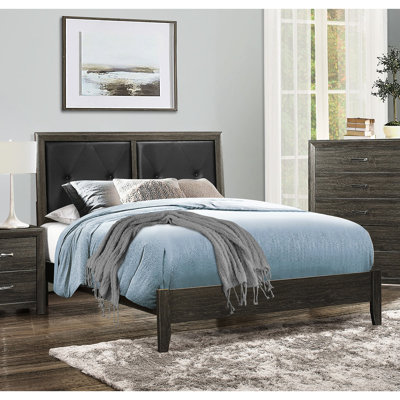 Grand lit gris foncé de style moderne avec tête de lit en simili cuir et chambre à coucher en bois massif avec base délicate pour un sommeil confortable