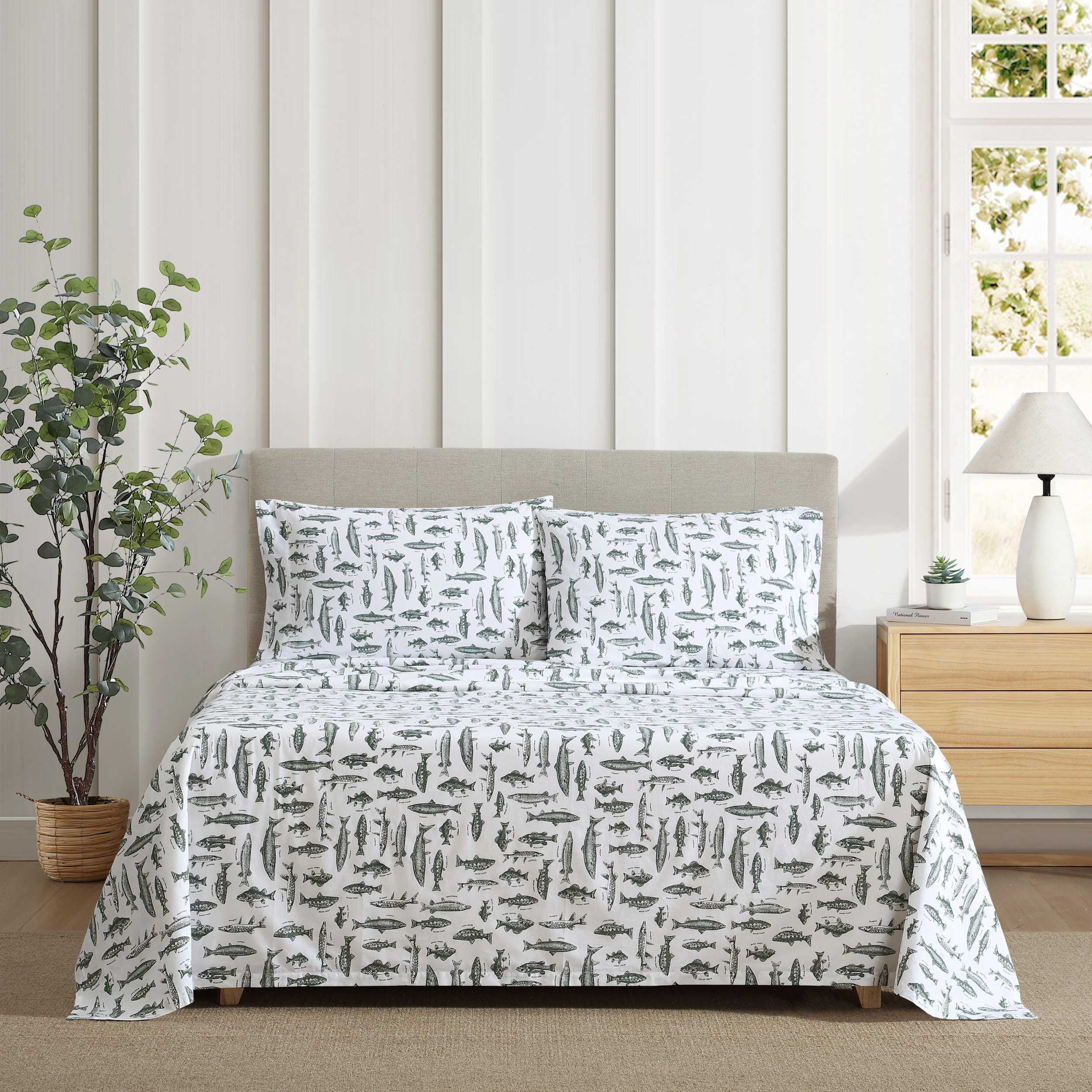 Eddie Bauer Printed Cotton Percale Sheet Set - Fish Face Green - Queen