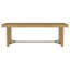 Table de salle à manger rectangulaire couleur sable avec bar en laiton antique, rallonge amovible et configuration flexible pour 8 personnes. Style bord de mer. Autoportante, coins arrondis.