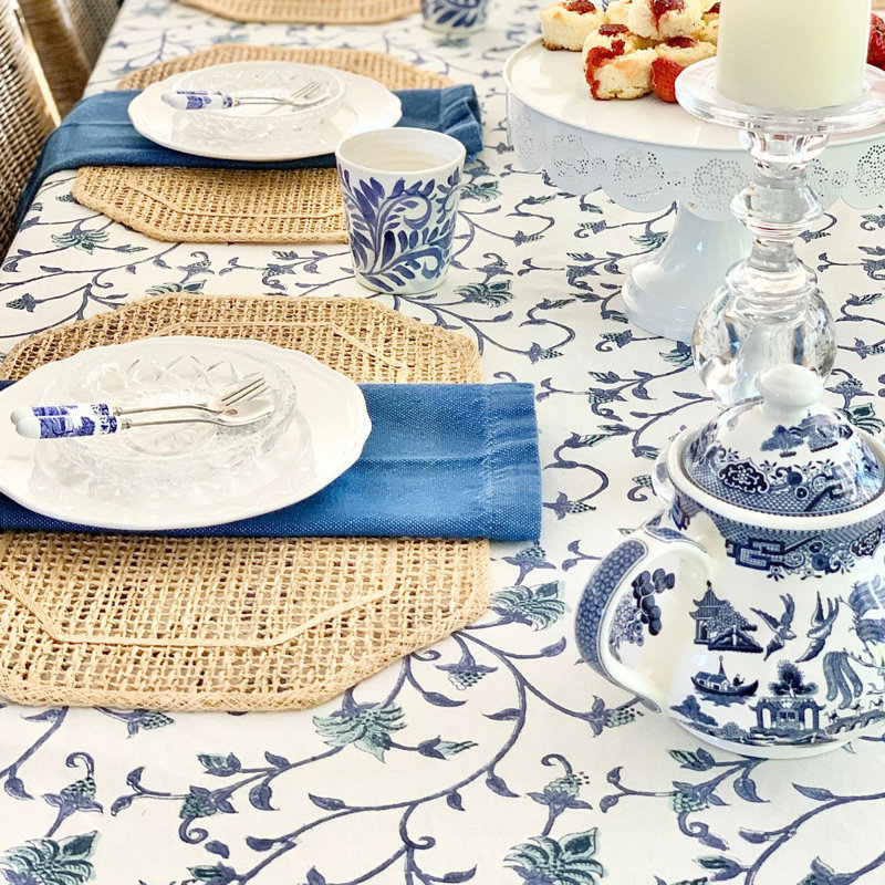 Green Ivy Rectangular Tablecloth, 72" D x 135" L