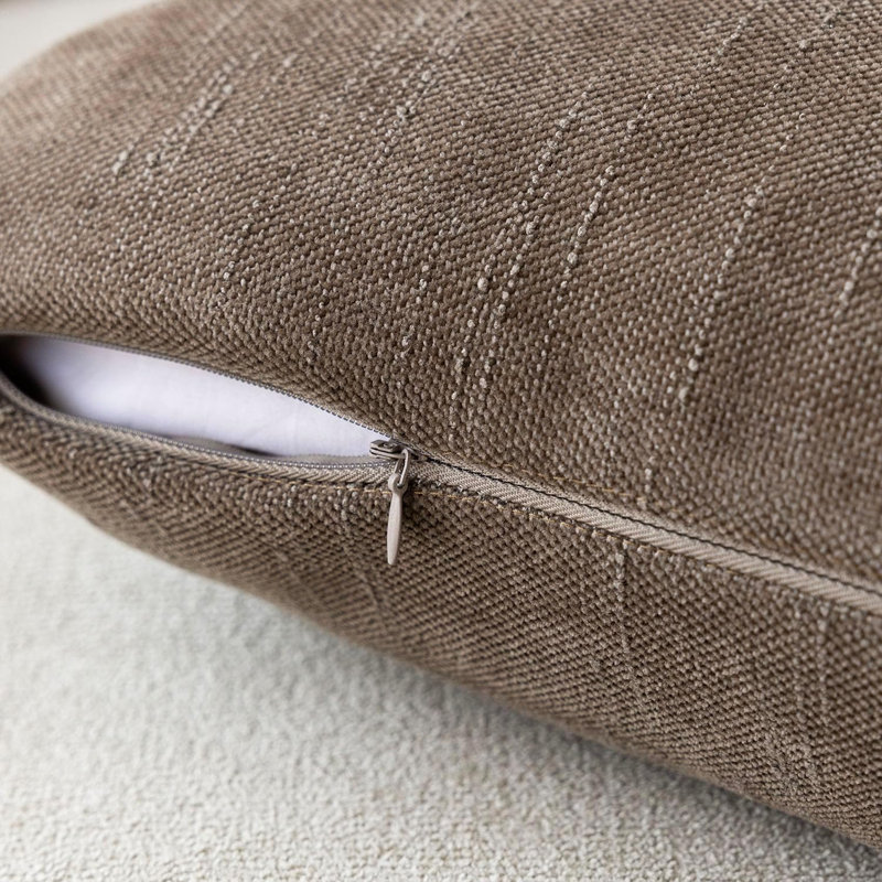 Housses de coussin en chenille unie texturée 22 x 22 po, taupe