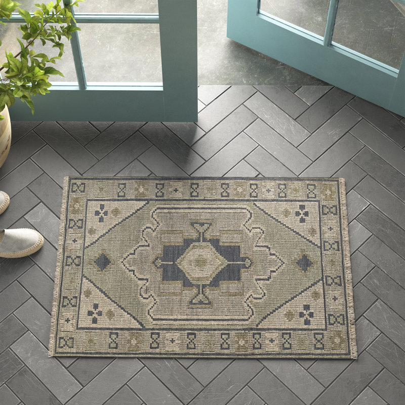 Aris Oriental Indoor Rug, Rectangle 2' x 3'