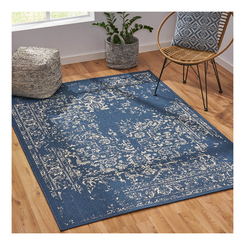 7'x5'3" RUG