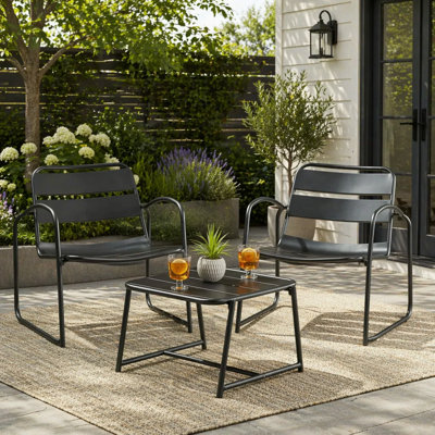 Ensemble de conversation CONRAD avec structure en métal durable et conception à lattes ouvertes pour une terrasse moderne et une détente ultime