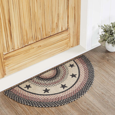 Tapis tressé à motif géométrique naturel / noir / rouge vif Privett