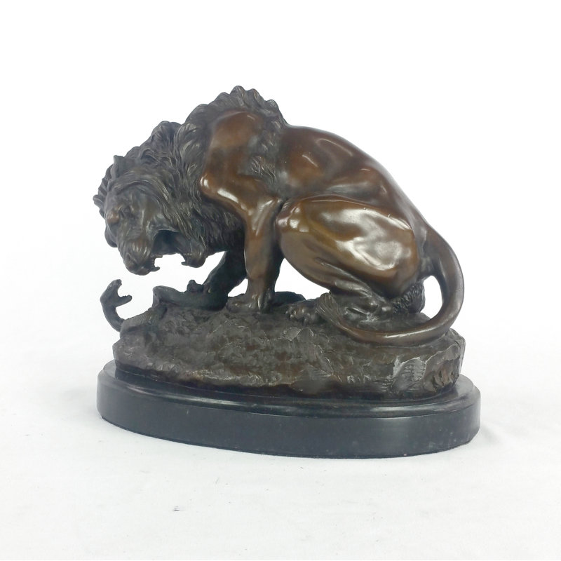 Figurine lion avec hochet serpent