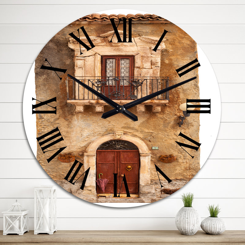 Détail d'une maison miniature brune - horloge murale pour enfants, Moyen