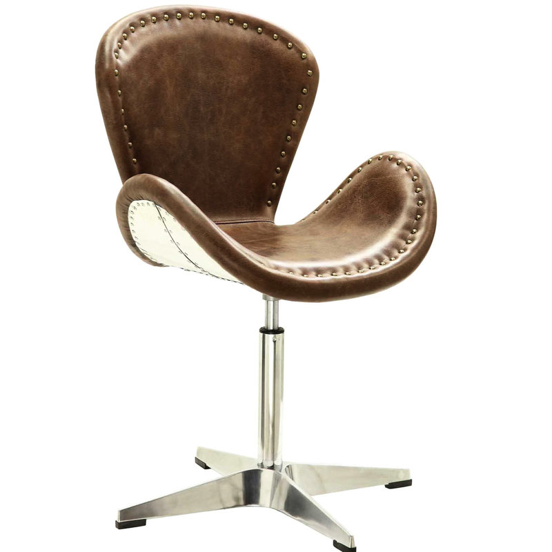 Fauteuil d'appoint vintage brun avec siège baquet et dossier courbé élégant de style rétro