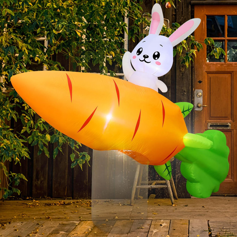 Lapin gonflable sur fusée carotte géante