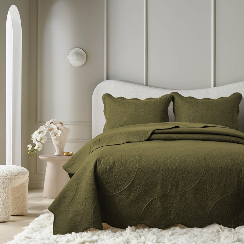 Floral Embossed Quilted Bedspread Set – Soft Lightweight Microfiber Bedding with Pillow Shams, Reversible & All-Season Comfort