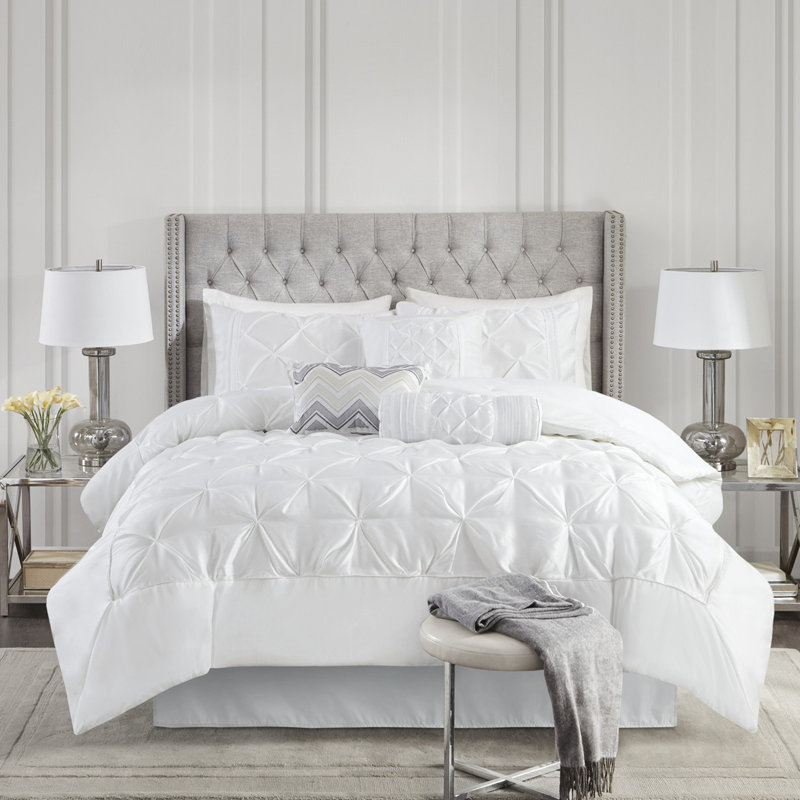 Superbe édredon blanc 7 pièces, en blanc, avec de charmants coussins décoratifs, Édredon double et 6 pièces supplémentaires