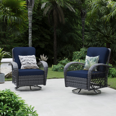 Chaise berçante d'extérieur en osier avec coussins Aksha