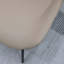 Chaise en polyuréthane avec pieds en métal