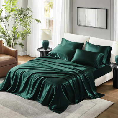 Ensemble de draps de chambre de luxe en satin intégral - Infroissable. Convient aux matelas jusqu'à 40 cm d'épaisseur. Comprend 1 drap plat, 1 drap-housse et 4 taies d'oreiller. Douceur et respirabilité garanties pour une sensation de fraîcheur sur la peau. Convient aux matelas jusqu'à 40 cm d'épaisseur.
