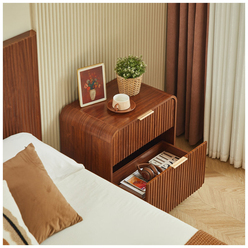Table de chevet moderne ondulée et cannelée avec 2 tiroirs, meuble de chevet incurvé avec poignées en métal, rangement en panneaux de particules finition noyer pour chambre à coucher