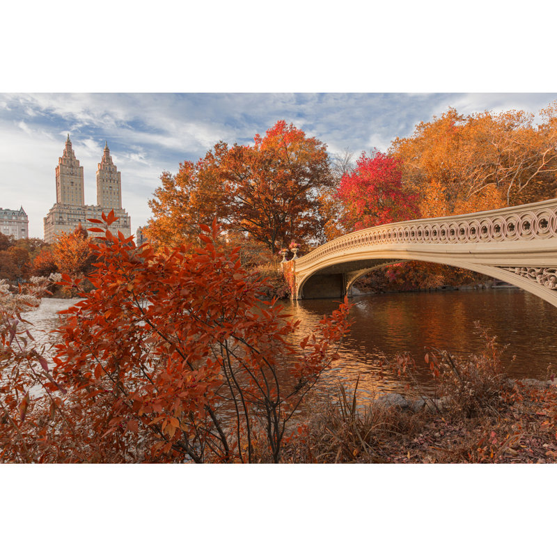 Bow Bridge In Central Park At Autumn - Photographie sur toile tendue, H 20 po x l 30 po