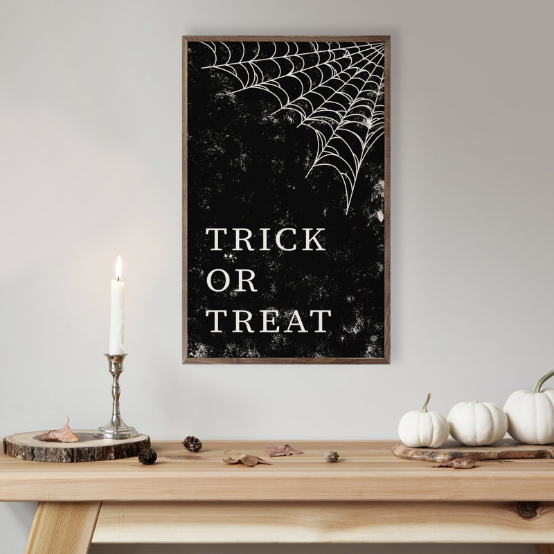 Tissu «Trick Or Friate» noir, H 36 po x l 24 po