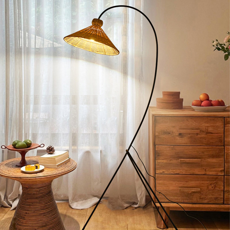 Lampe sur pied pour chambre familiale en osier sans cadre