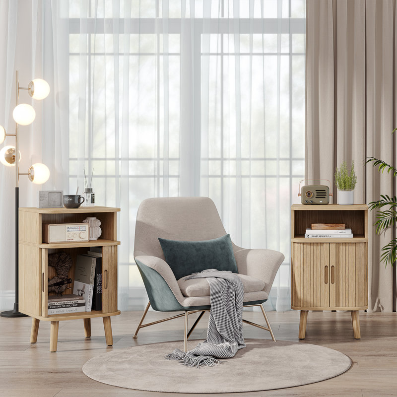 Table de chevet moderne Mid-Century, table de bout cannelée avec tablette ouverte et armoire de rangement, table de chevet arrondie en bois avec portes coulissantes