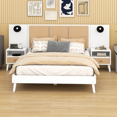 Structure de lit en bois avec 2 tables de chevet et design élégant avec lampes