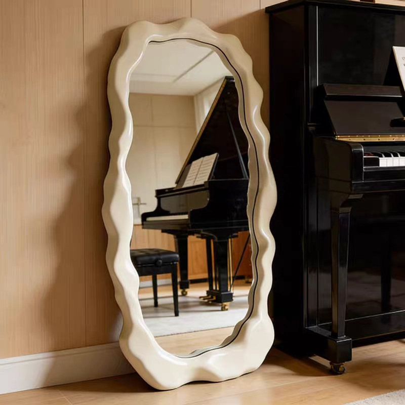 Miroirs pleine grandeur en bois manufacturé de forme libre, 78.74" H x 39.37" W