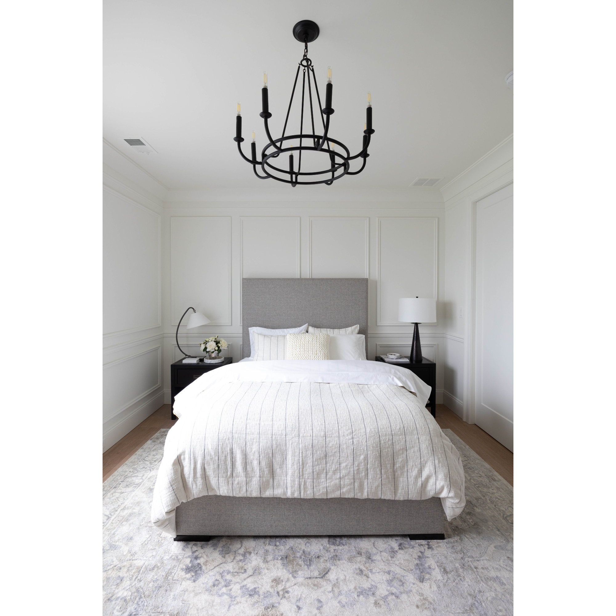 Akir 8 - Light Metal Dimmable Chandelier, Black