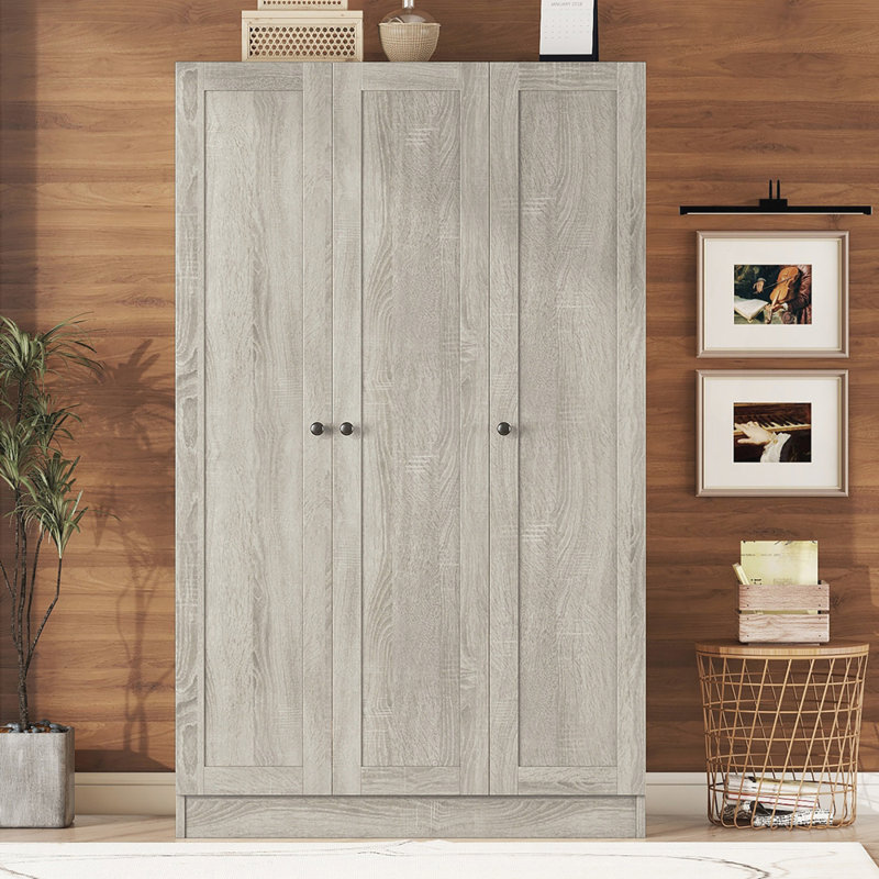 Armoire à 3 portes à volets avec des tablettes spacieuses pour les chambres modernes et organisées, fabrication en panneau de fibres à densité moyenne de haute qualité.