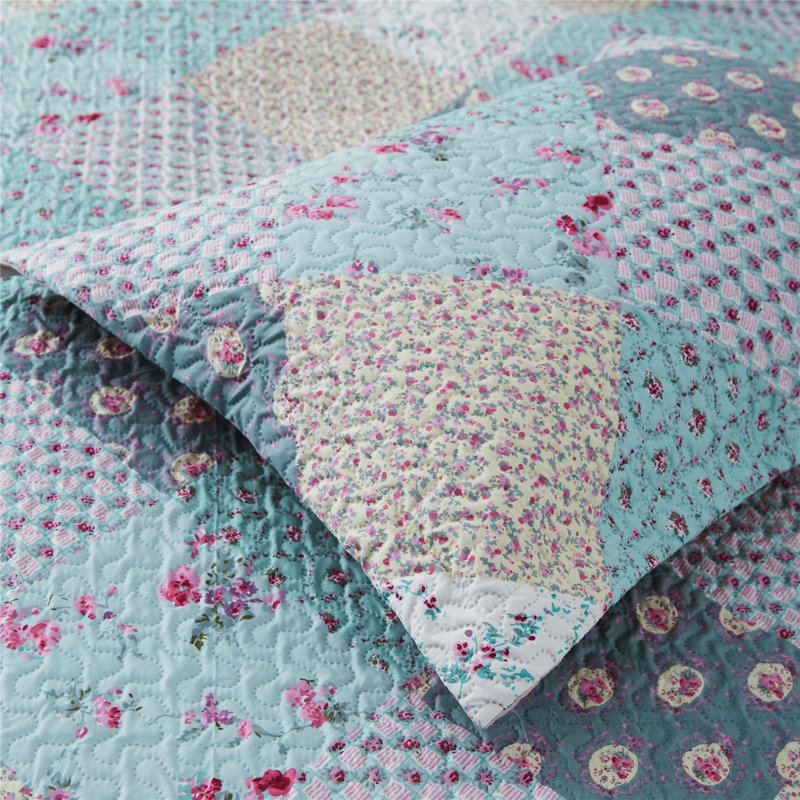 Fawnda Patchwork Quilt, King Quilt + 2 King Shams