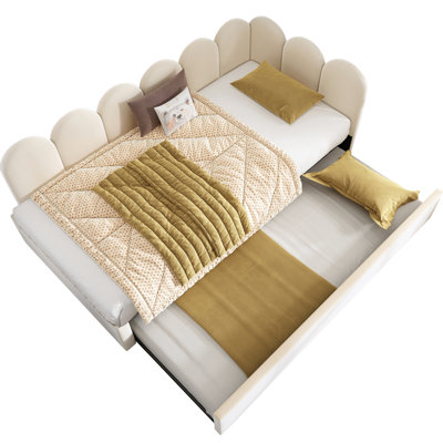 Space-saving Twin Upholstered Velvet Daybed With Metal Frame For Small Spaces