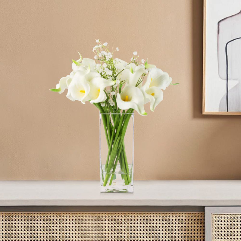 Arrangement floral mélangé dans un vase