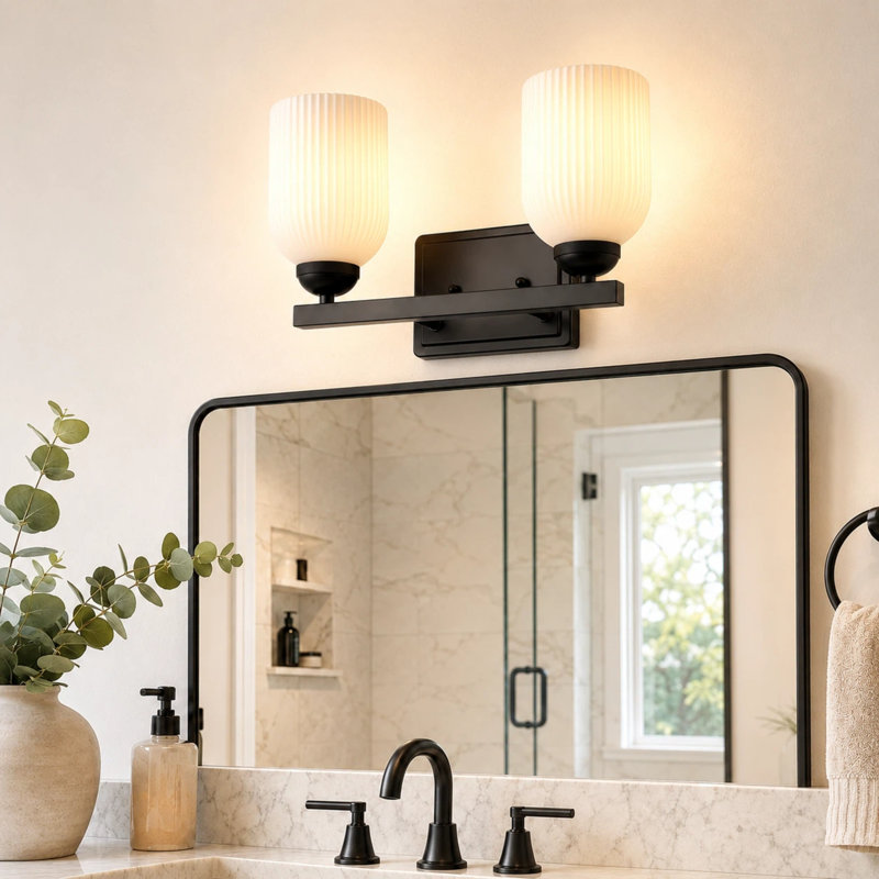 Applique murale de meuble-lavabo 2 lumières avec abat-jour en verre givré nervuré, noir mat, H 8,3 po x l 14 po x P 6 po