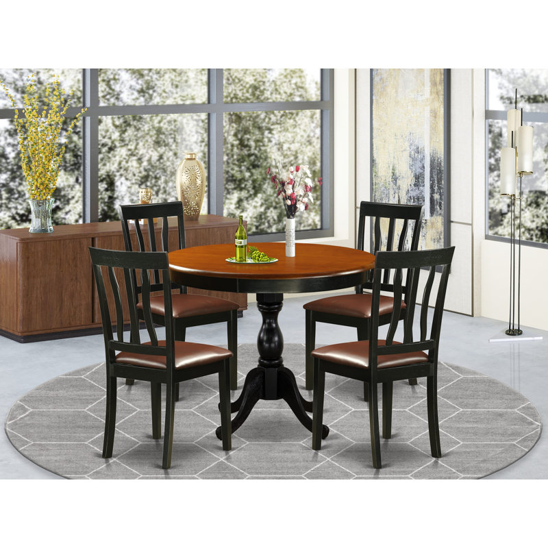 L'ensemble de table de salle à manger 5 pièces se compose d'une table et de 4 chaises de cuisine en similicuir avec dossier à lattes - finition noire