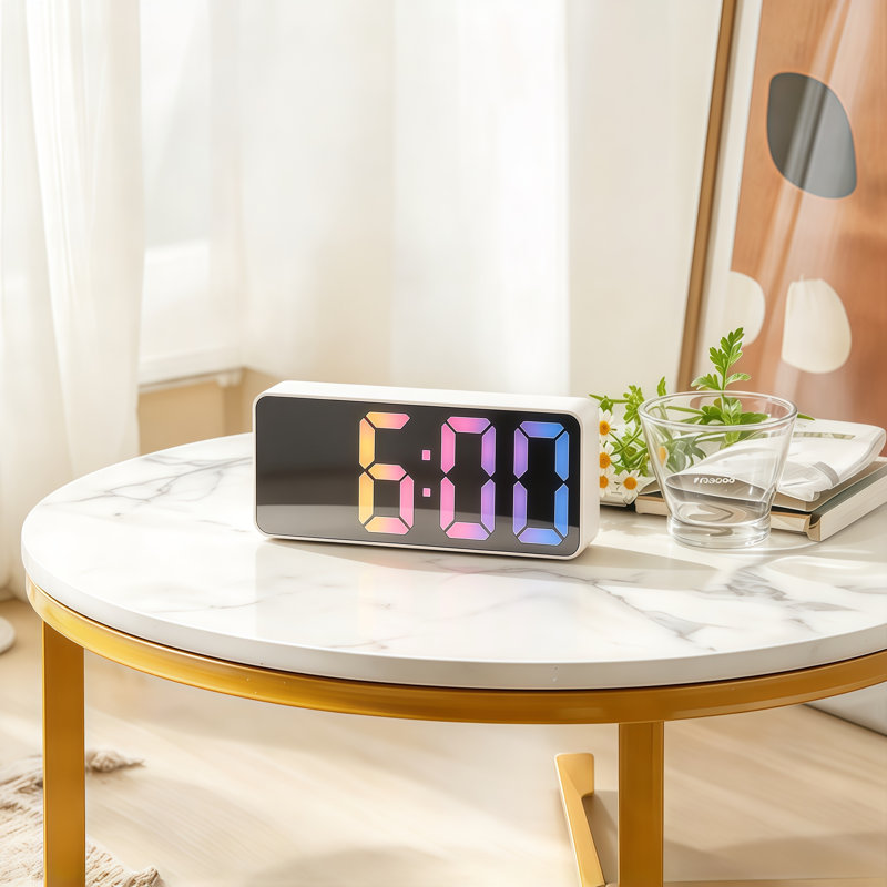 Réveille-matin blanc à DEL avec changement de couleur à miroir RVB, activé par le son, 3 alarmes avec répétition, affichage de la date et de la température, alimenté par USB, 12 / 24H, pour la chambre à coucher, piles non incluses