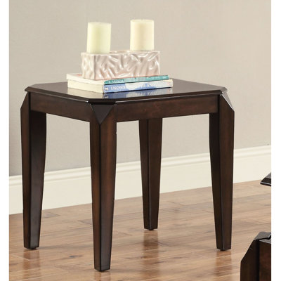 Magnifique table de bout en noyer - Transforme votre salle à manger. Son piètement offre une base solide.